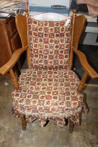 lot 53 image: Vintage Wooden Rocking Chair with Removeable Cushions