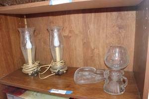 lot 81 image: Etched Glass Dishes and Pair of Vintage Lamps