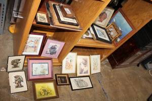 lot 89 image: Small Wall Art Assortment as shown