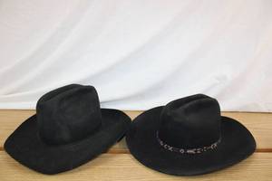 lot 90 image: Pair of Black Felt Cowboy Hats one by Bradford Western Size 7 38, and one by Beaver Hats Size 7 14 - 58