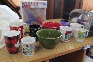 lot 98 image: Toaster, Large Cereal Bowls, Coffee Mugs and Unopened Texas Rain Gauge