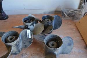 lot 228 image: 4 Boat Propellers