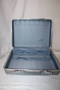 lot 105 image: Vintage Hardcase Suitcase by Starflite