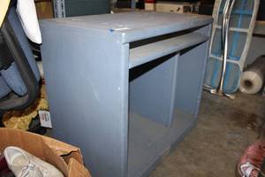 lot 107 image: Wooden Student Desk with Keyboard Drawer - has wheels so its easy to move