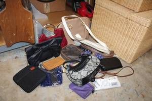lot 122 image: Purses and Handbags