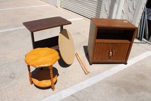 lot 185 image: Small Tables and Carts as shown