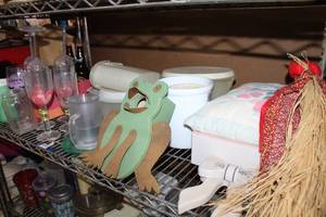 lot 210 image: Wooden Frog Birdhouse, Plastic Picnic Glasses, Blender, Lean Mean Grill and more
