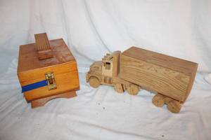 lot 193 image: Vintage Shoe Shine Box and Wooden Kenworth Truck Piggy Bank