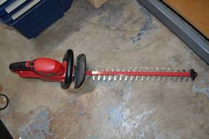 lot 238 image: Hyper Tough Hedge Trimmer - needs battery