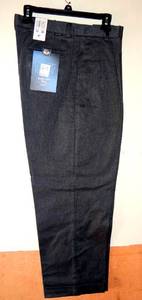 lot 95 image: NEW WTAGS - DOCKERS STRETCH TWILL PLEATED KHAKIS - MENS 33W 30L
