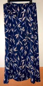 lot 102 image: PENDLETON BLUE FLORAL LONG SKIRT- SIZE 10