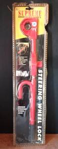 lot 140 image: SUPREME STEERING WHEEL LOCK - UNUSED WITH KEYS