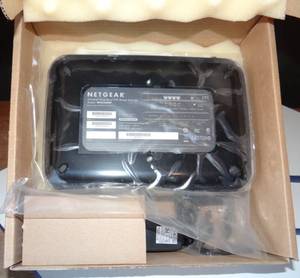 lot 183 image: NETGEAR WN2500RP-100NAR Dual-Band WiFi Range Extender , Black - NIB