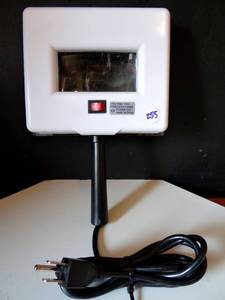 lot 255 image: MAGNIFYING Ultraviolet Light with 4 UV Bulbs - WORKS