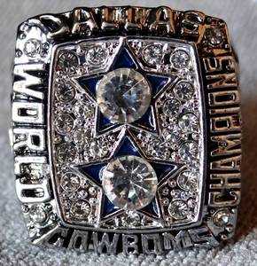 lot 301 image: 1977 NFL Harvey Martin Dallas Cowboys Replica SUPER BOWL Ring - SIZE 14
