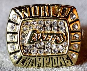 lot 310 image: Kobe Bryant 2000 Los Angeles Lakers Championship Ring - SIZE 12