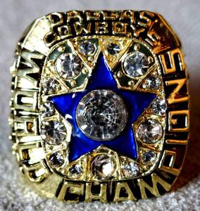 lot 272 image: DALLAS COWBOYS ROBERT NEWHOUSE High Quality Replica 1971 Super Bowl VI Ring - SIZE 8