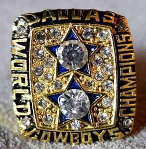 lot 314 image: DALLAS COWBOYS - NFL Superbowl Championship ring -HARVEY MARTIN - SIZE 11