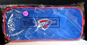 lot 375 image: OKLAHOMA THUNDER NBA LICENSED TRAVEL CASE - NIP RETAIL $15.99