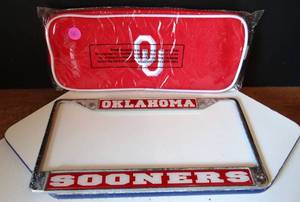 lot 381 image: OKLAHOME LOT - Charm14 NCAA Unisex NCAA Travel Case & License Plate Holder
