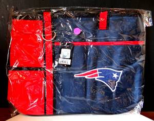 lot 424 image: NFL - NEW ENGLAND PATRIOTS Carry All Tote by Charm14. $29.99 NIP