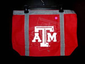 lot 427 image: NCAA LICENSED - LARGE TEXAS A&M BEACH TOTE
