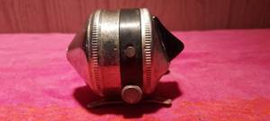 lot 4 image: Vintage 1950s Zebco Spinner model 33 bait casting reel