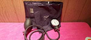 lot 14 image: Blood pressure cuff