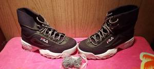 lot 17 image: Fila size 9 lace up canvas high tops