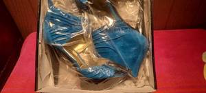 lot 21 image: Carlos by Carlos Santana size 9.5 open toe heels