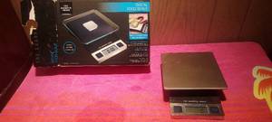 lot 31 image: Digital food scale with box