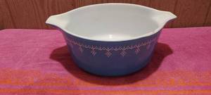 lot 102 image: Vintage Pyrex 10 mixing bowl