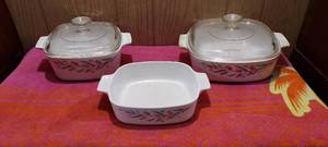 lot 104 image: Vintage Corningware baking dishes with lids