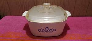 lot 105 image: Vintage Corningware 3qt. Baking dish with lid