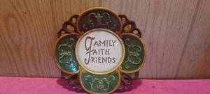 lot 114 image: 8 ceramic decorative plate