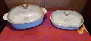 lot 120 image: vintage Corningware casserole dishes with lids