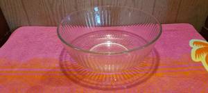 lot 124 image: 11 Pyrex Salad bowl