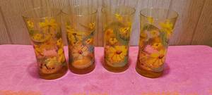 lot 133 image: Set of 4 Vintage glasses