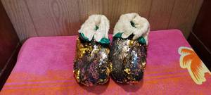 lot 200 image: Dan Dee silvergold sequined elf slippers with bell on toe size LXL