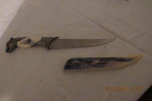 lot 110 image: ARCTIC WOLF-HEAD DAGGER W COLLECTIBLE SHEATH