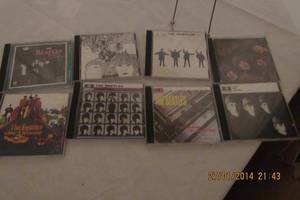 lot 102 image: BEATLES CDS READ DESCRIPTION
