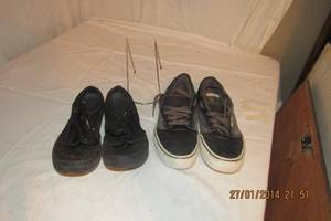 lot 130 image: VANS SKATEBOARD SHOES SIZES 8.5 AND 7.0