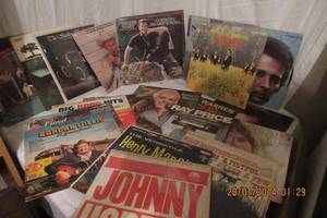lot 145 image: VINYL RECORDS- MOSTLY COUNTRY