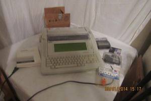 lot 113 image: BROTHER ELECTRIC TYPEWRITER WITH ACCESSORIES