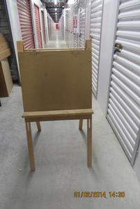 lot 118 image: WOOD ARTIST EISEL WITH CLOTH BARS ON THE BACK 4, TALL X 20 WIDE