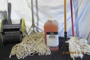 lot 208 image: CLEANING EQUIPMENT