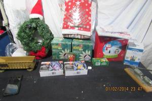 lot 171 image: CHRISTMAS DECOR