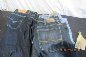 lot 211 image: BLUE JEANS-LEVI 540 36 X 32, WRANGLER RELAXED SIZES- 34 X 32 AND 34 X 30