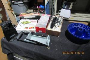 lot 217 image: KITCHEN ITEMS
