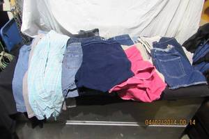 lot 192 image: YOUNG WOMENS SHORTS, AND CAPRIS SMALL TO MEDIUM- 18 SHORTS